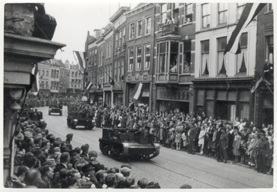 97678 Afbeelding van de geallieerde militairen van de 3rd Canadian Infantry Division tijdens de Memorial D-Day Parade ...